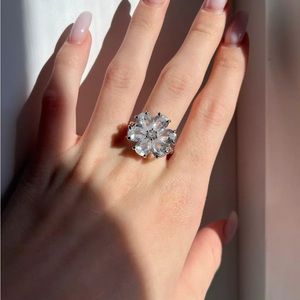Elegant White Crystal Flower  Ring Jewelry Accessories Luxury Zircon ring
